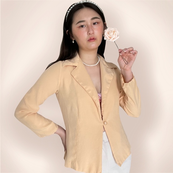 Vintage peach blazer. - Picture 2 of 4